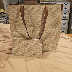 I'm selling a michael kors bag with matching wallet